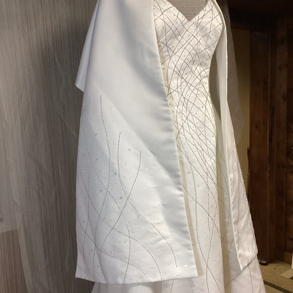 Wedding Dress - Picture 3 of 5